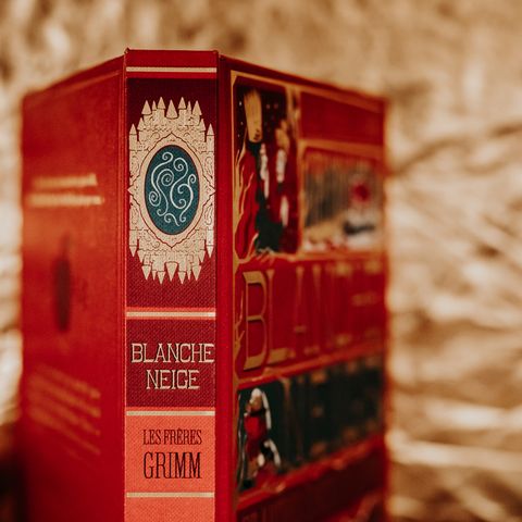 Aperçu de l'album Minalima Classique  - Blanche Neige et autres contes de Grimm