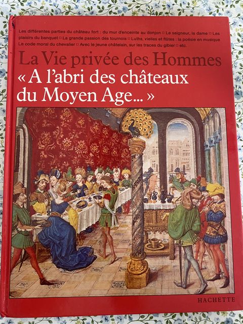 Couverture de l'album La Vie Privée des Hommes - A l'abri des châteaux du Moyen-Age